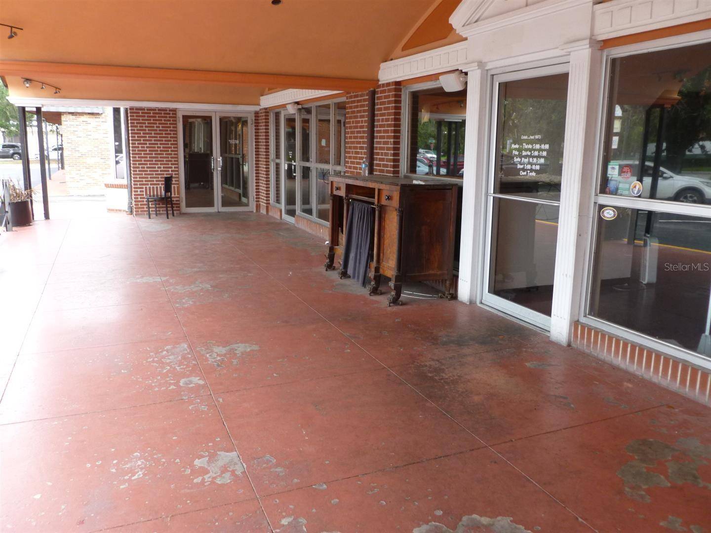 Gainesville, FL 32601,706 W UNIVERSITY AVE