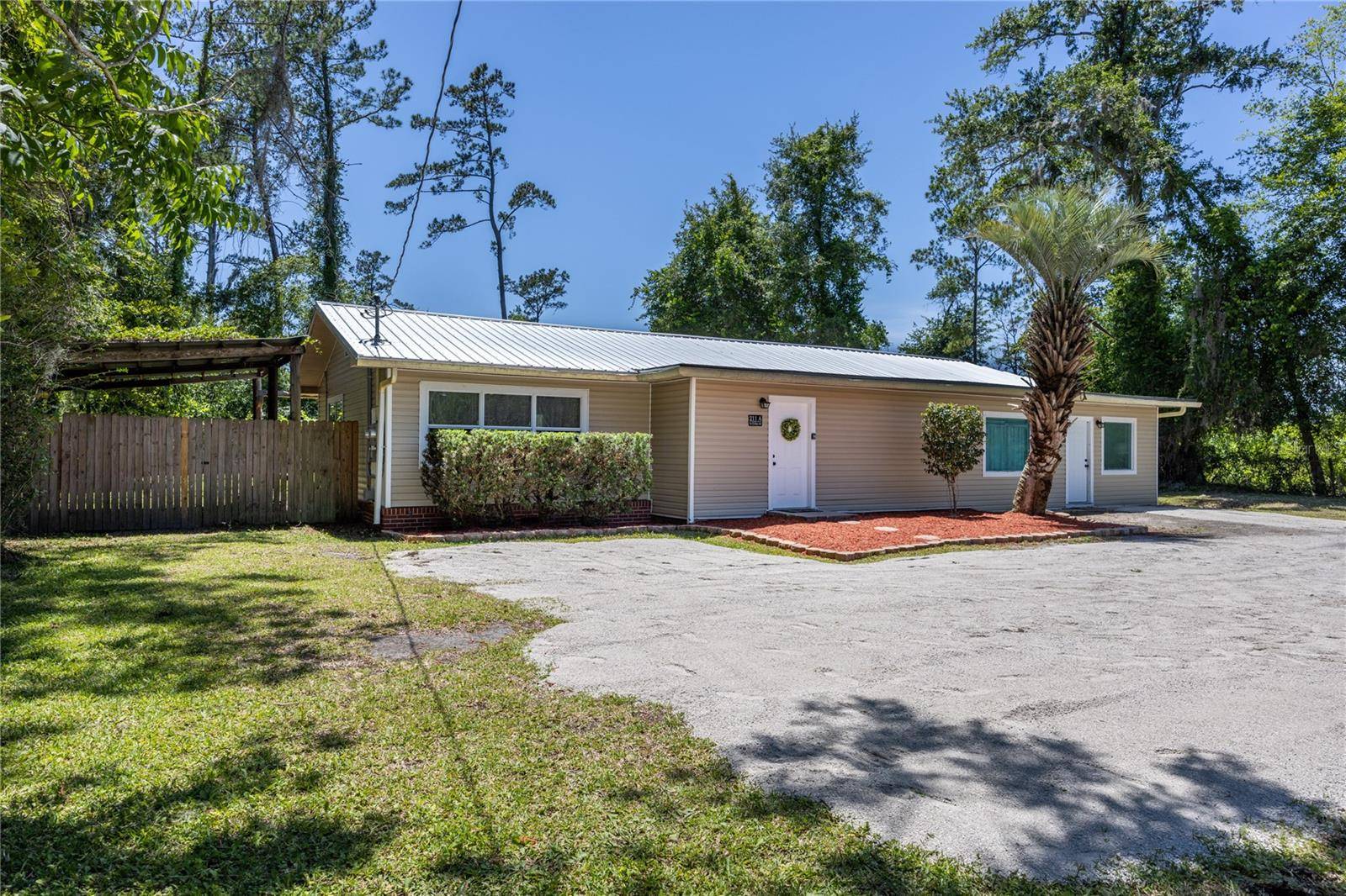 Micanopy, FL 32667,211 NW HIGHWAY 441