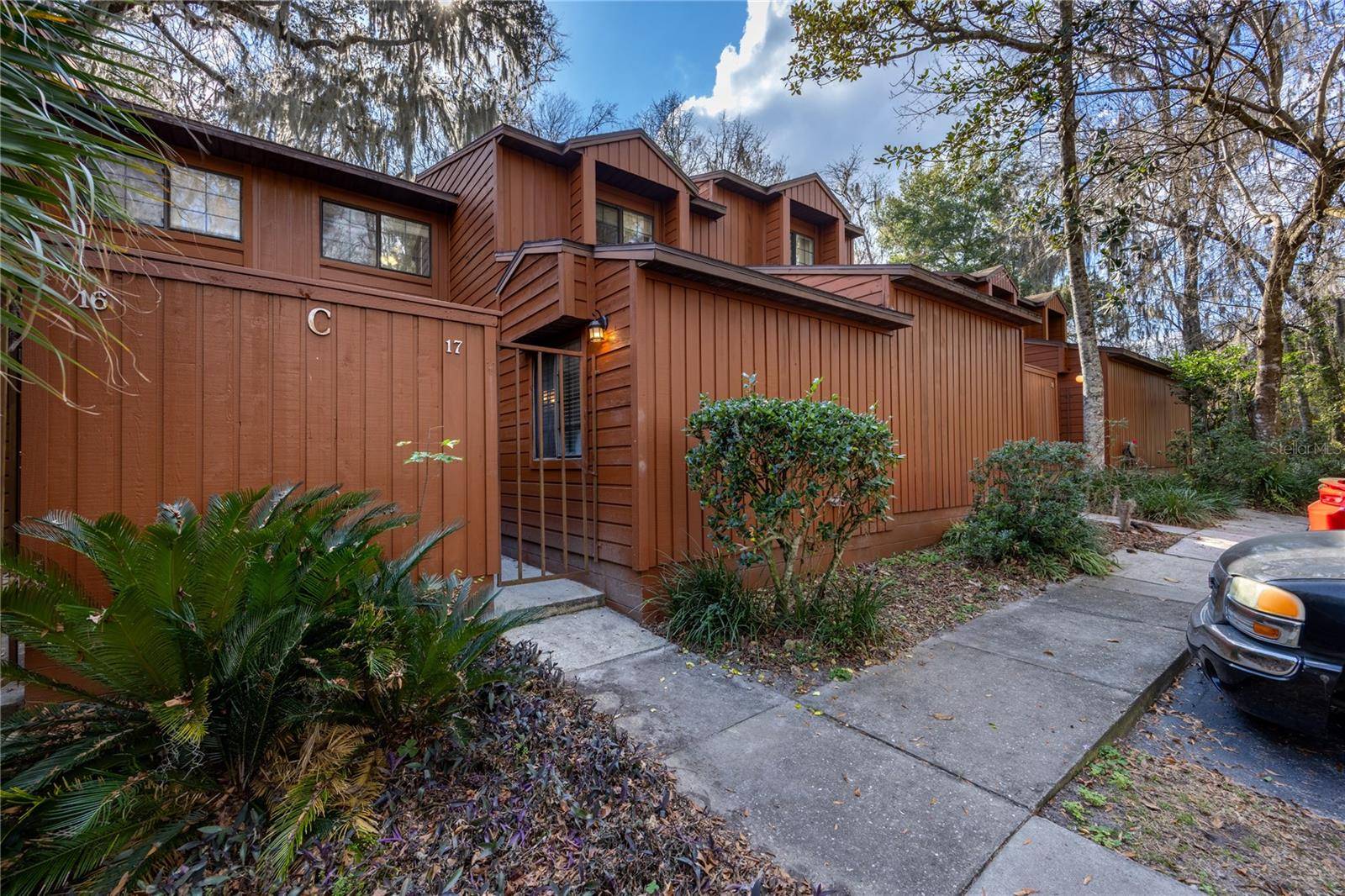 Gainesville, FL 32607,900 SW 62ND BLVD #C17