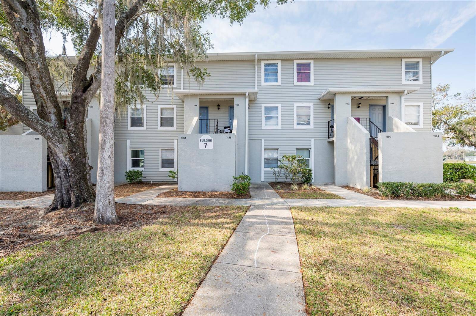 Tampa, FL 33617,7182 E BANK DR #7-103