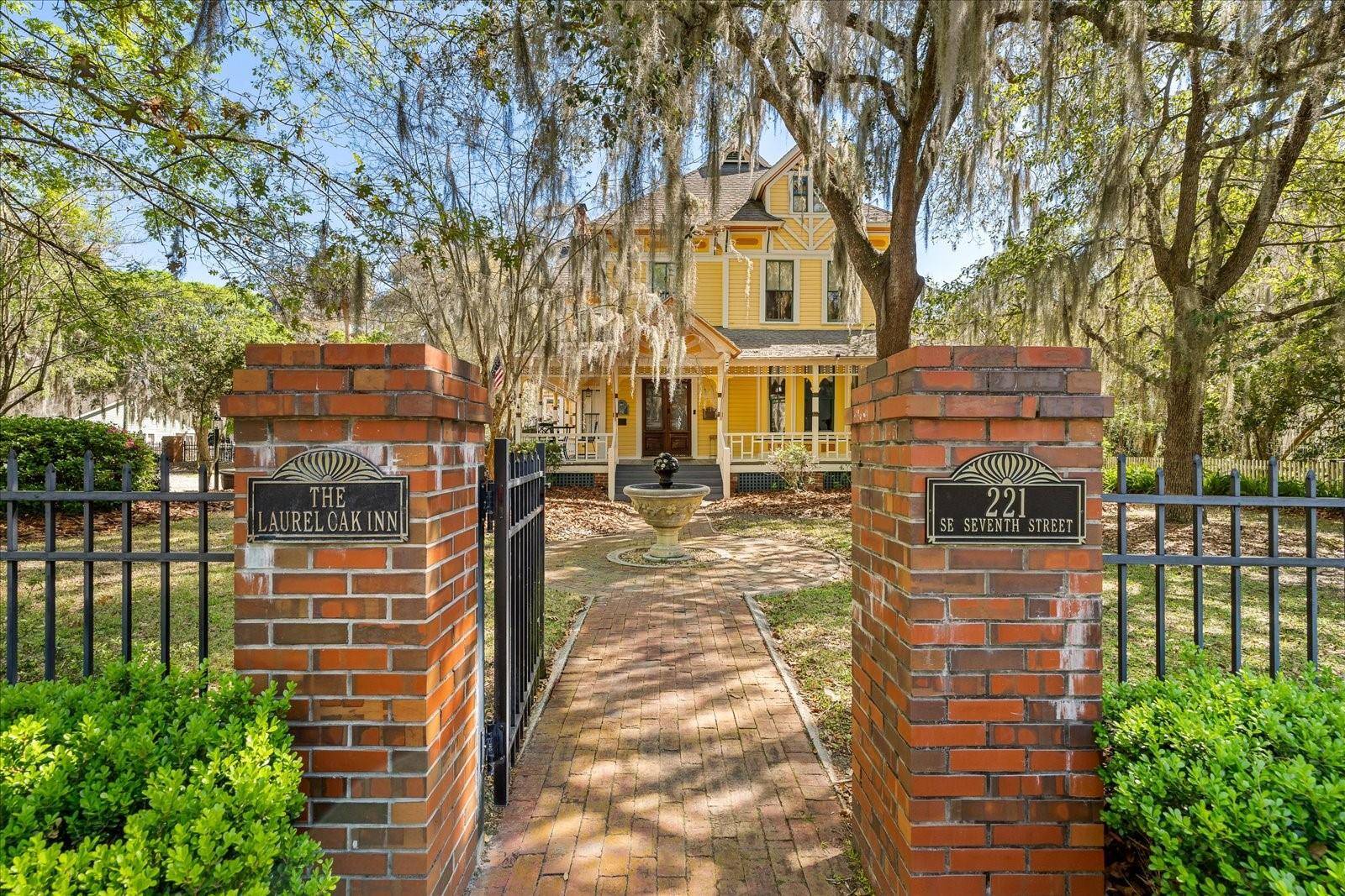 Gainesville, FL 32601,221 SE 7TH ST