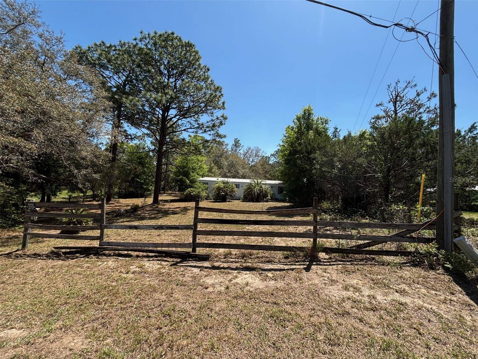 Melrose, FL 32666,115 COUNTRY LIVING CIR