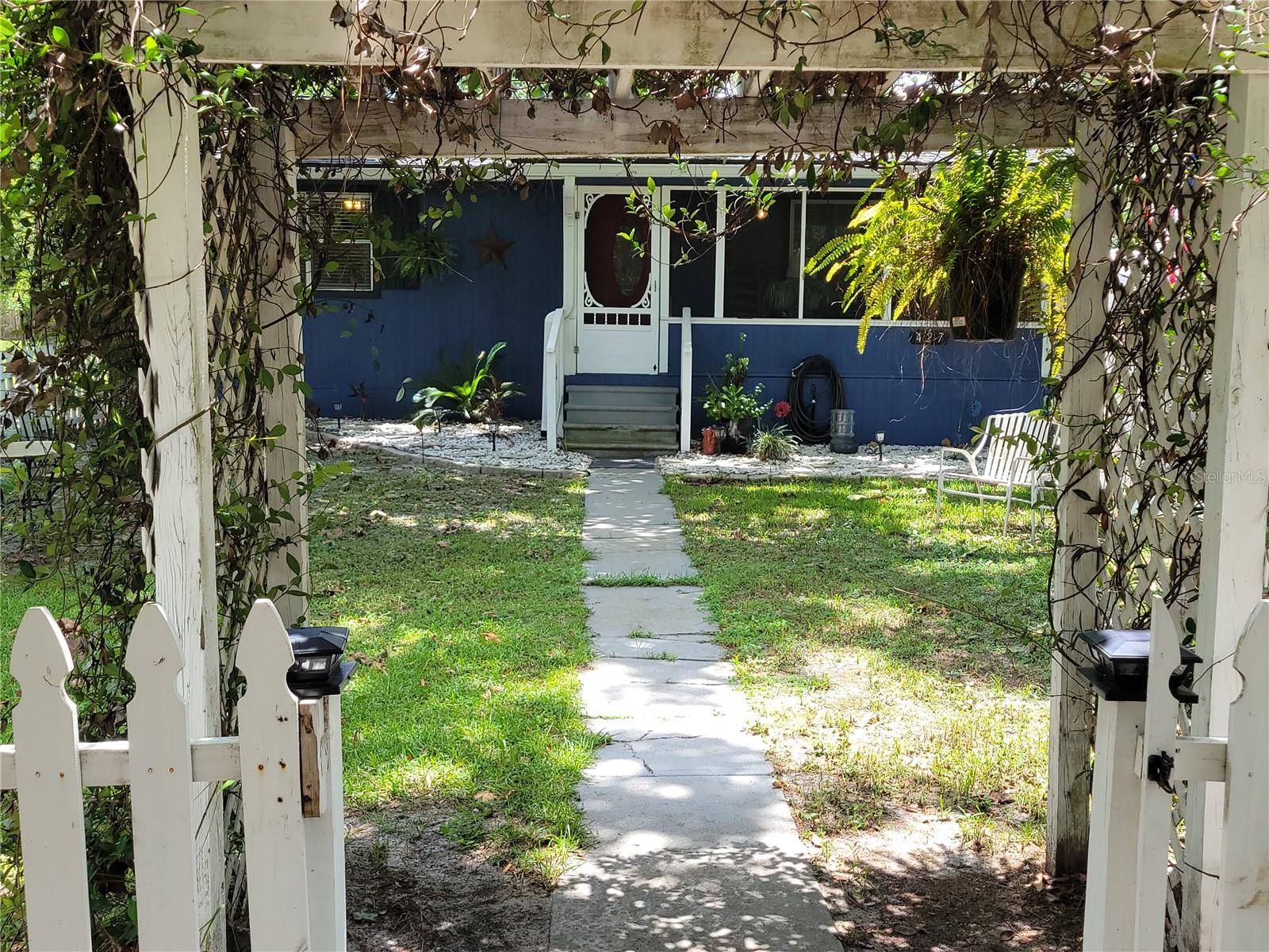 Palatka, FL 32177,427 E BANNERVILLE RD