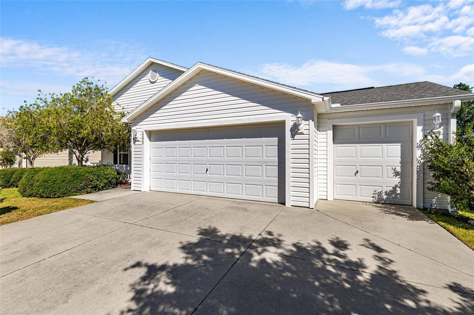 The Villages, FL 32162,2297 MONTBROOK PL