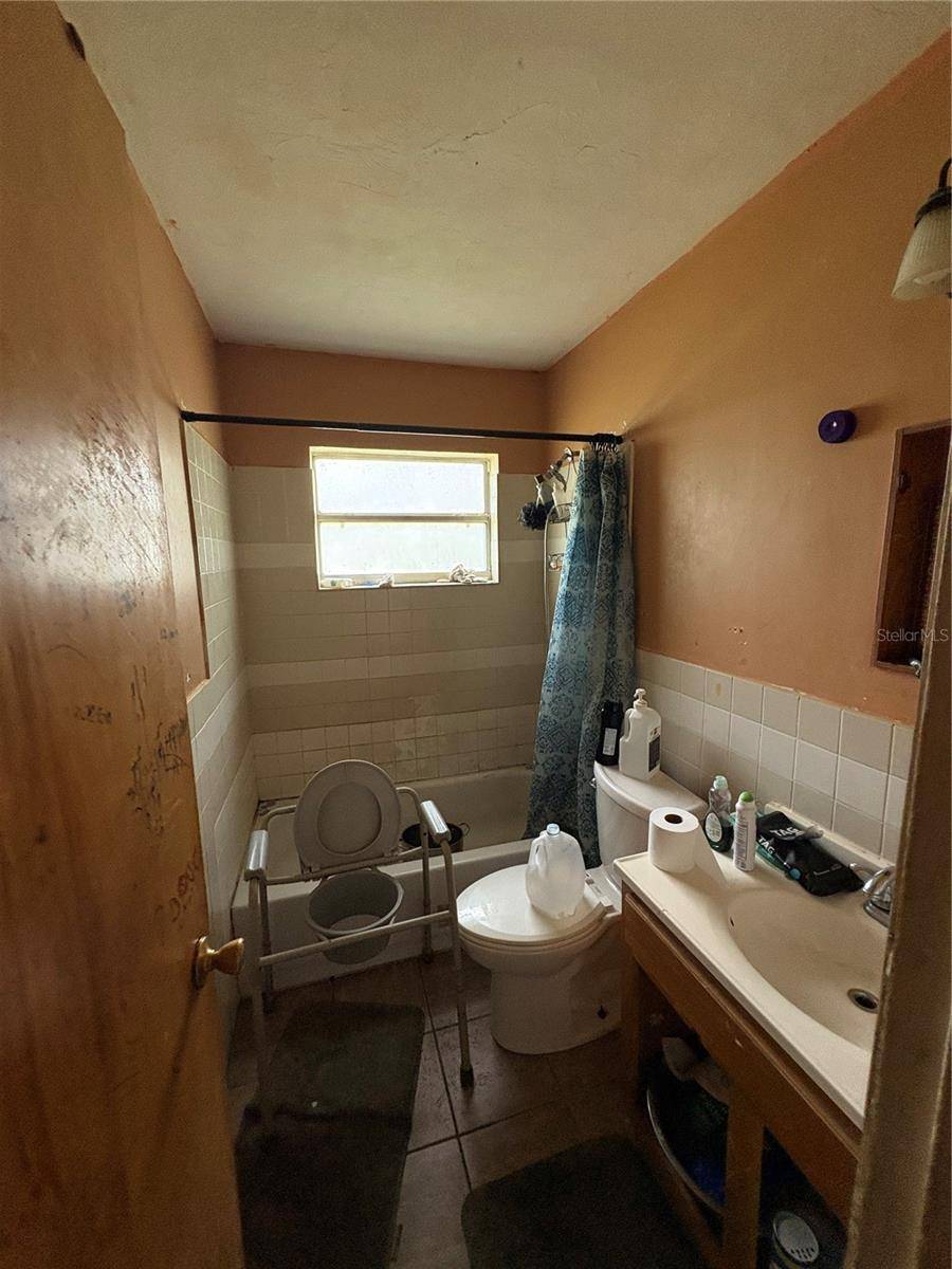 Gainesville, FL 32641,1742 SE 15TH AVE