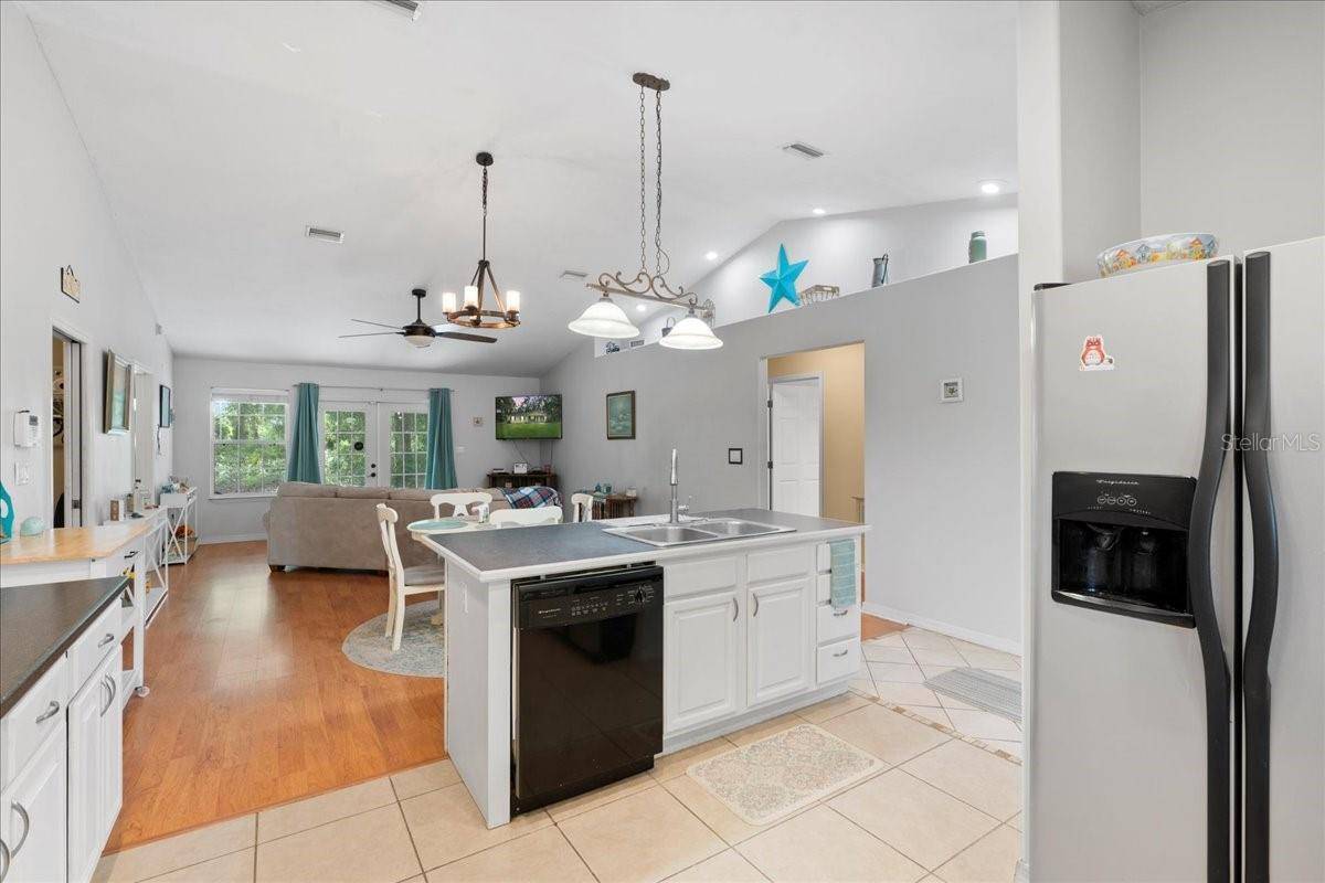 Chiefland, FL 32626,1006 NW 12TH DR
