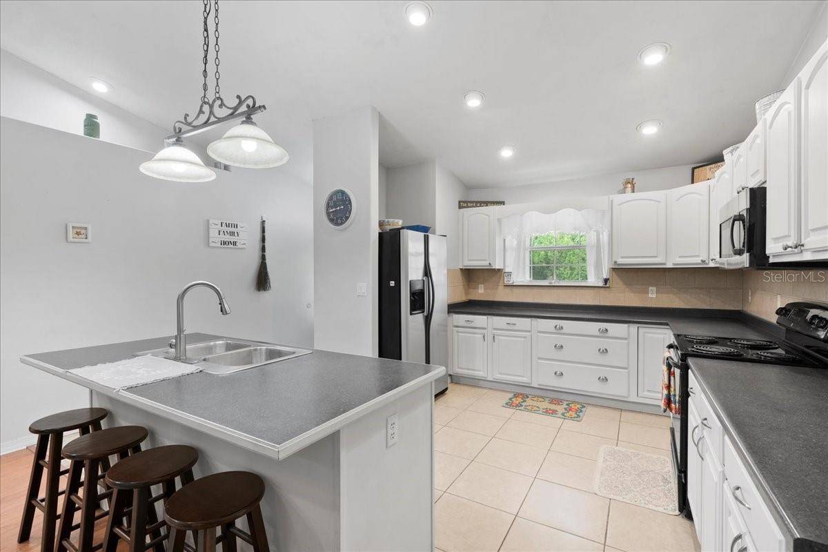 Chiefland, FL 32626,1006 NW 12TH DR