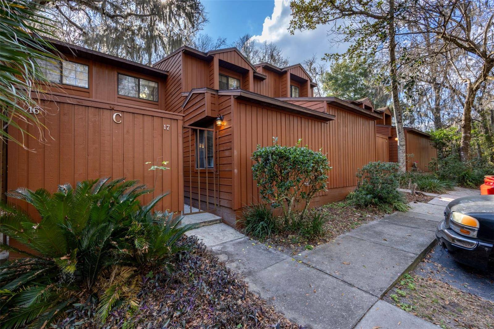 Gainesville, FL 32607,900 SW 62ND BLVD #C17