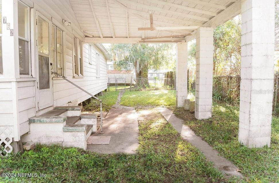 Starke, FL 32091,762 N WALNUT ST