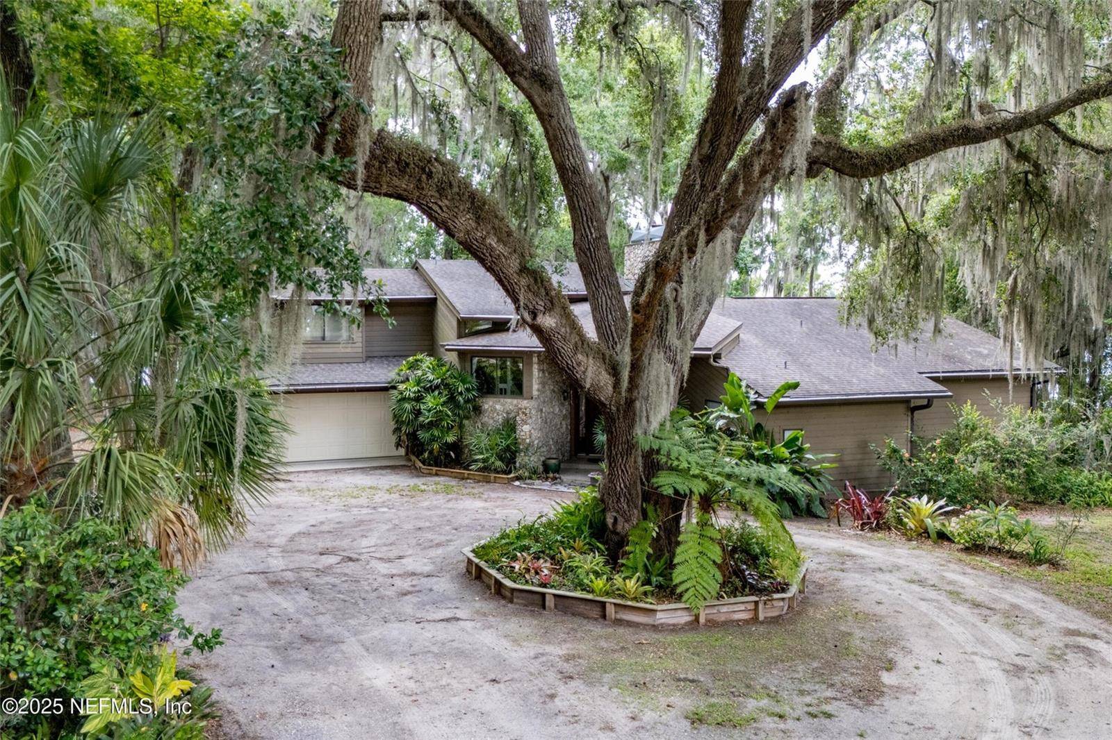 Hawthorne, FL 32640,110 CYPRESS ST