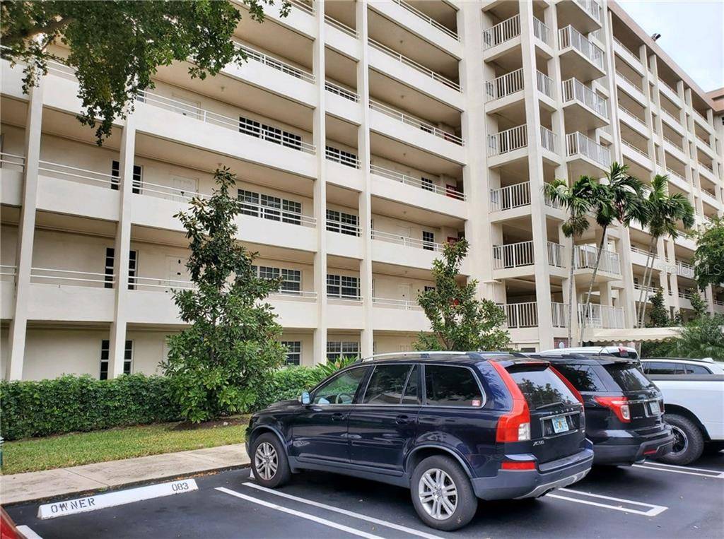 Pompano Beach, FL 33069,605 OAKS DR #306