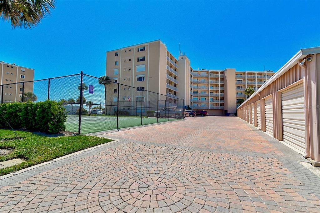 Holmes Beach, FL 34217,5300 GULF DR #410