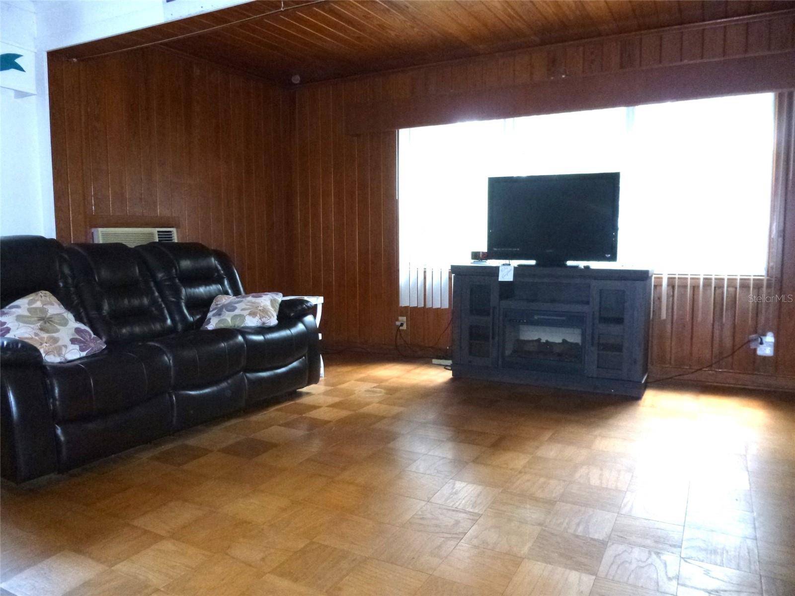 Frostproof, FL 33843,302 S PALM AVE