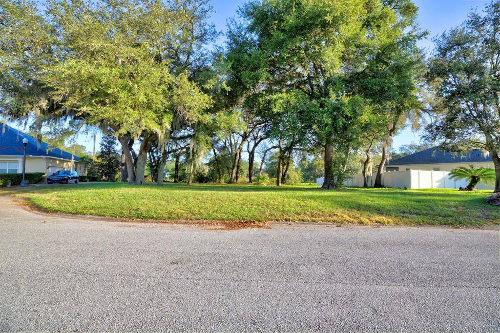 Lakeland, FL 33805,5142 LAKE DEESON WOODS CT