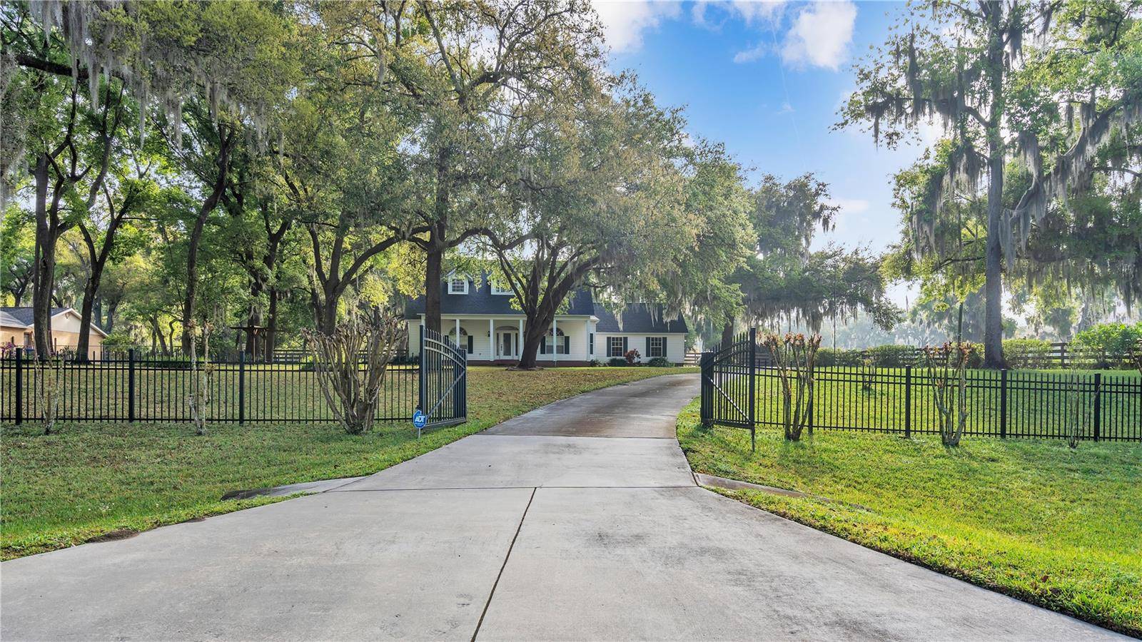 Lithia, FL 33547,8436 SOUTHWOOD OAKS ST