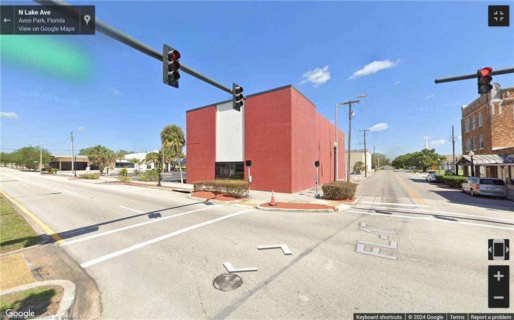 Avon Park, FL 33825,2 W MAIN ST