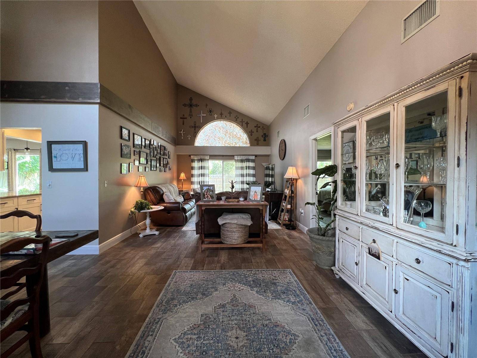 Lakeland, FL 33813,737 BUTTERNUT PL