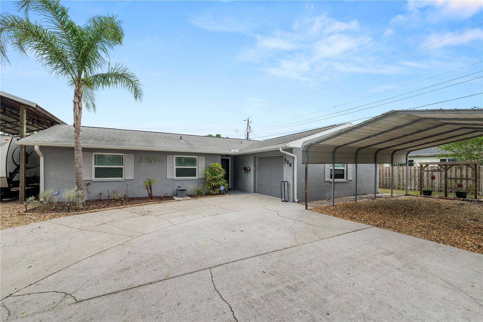 Lakeland, FL 33813,326 GREENWOODS LN