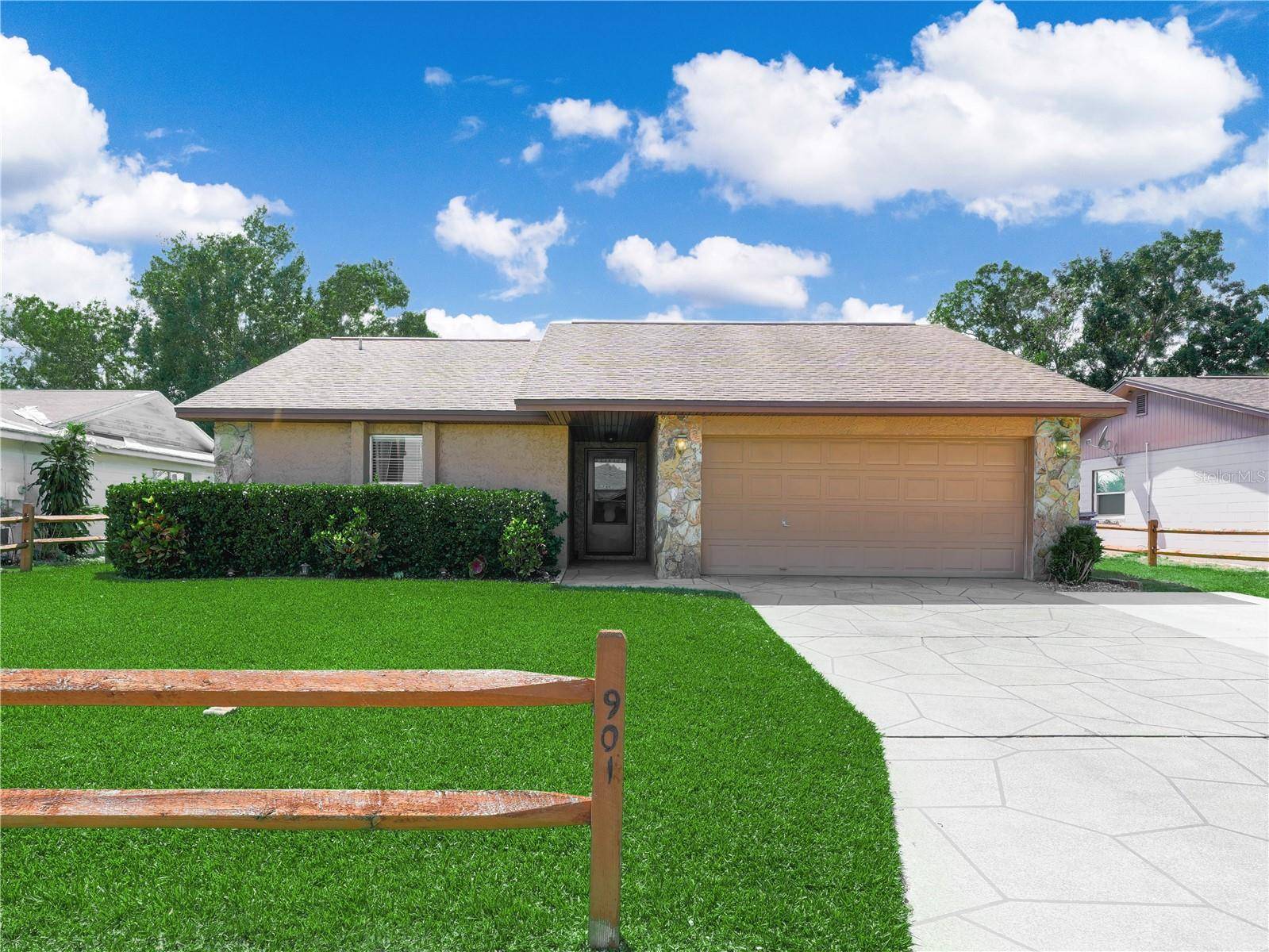 Lakeland, FL 33801,901 SPICEWOOD DR