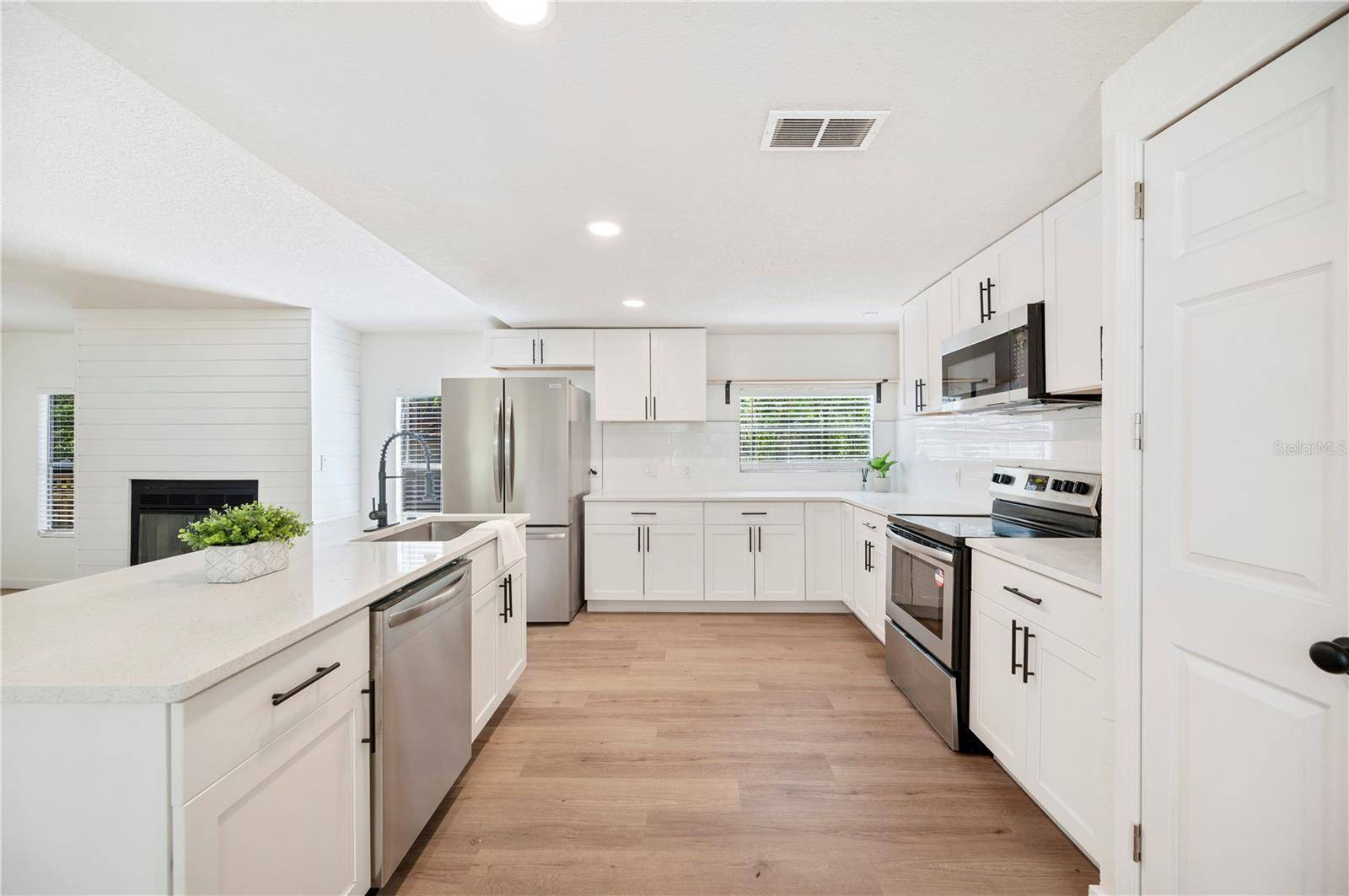 Lakeland, FL 33810,6527 FERNWOOD DR