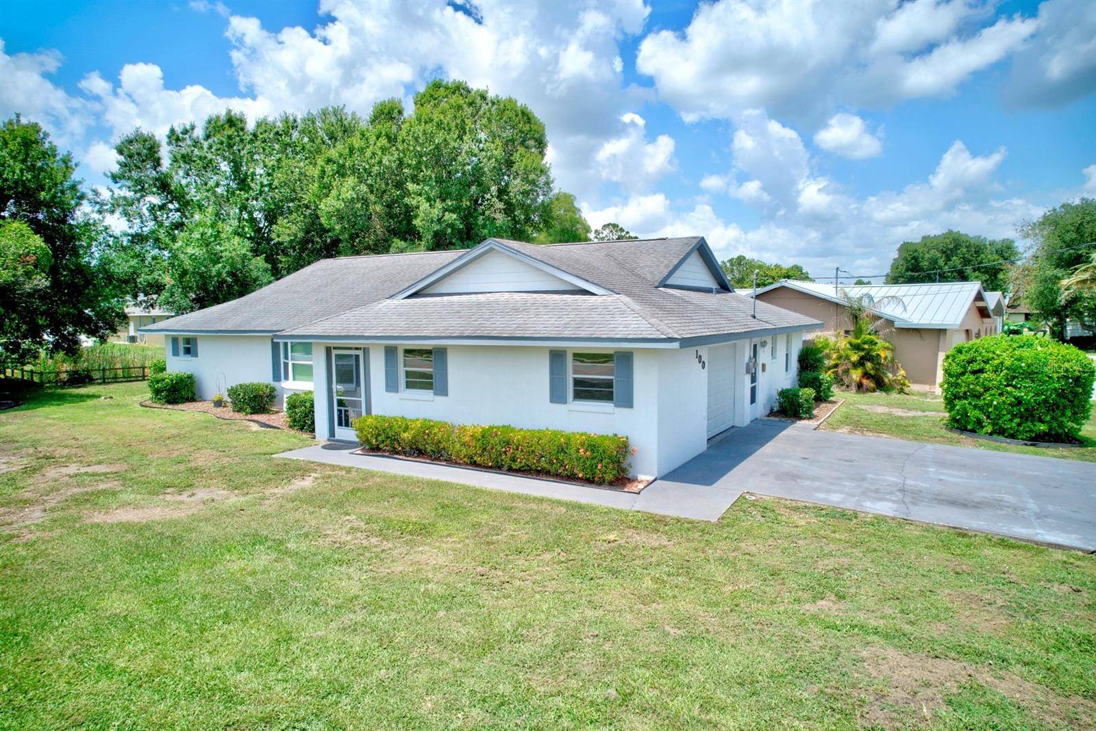 Lake Placid, FL 33852,100 HONEYSUCKLE LN