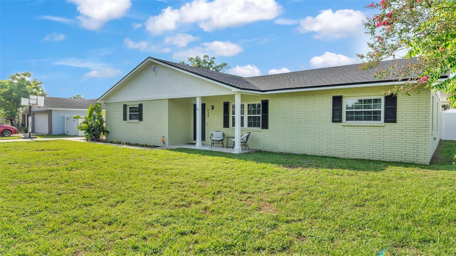 Lakeland, FL 33813,934 POINT VIEW LN