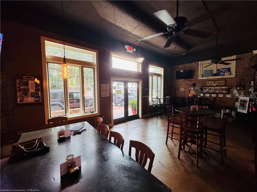 Avon Park, FL 33825,18 E MAIN ST