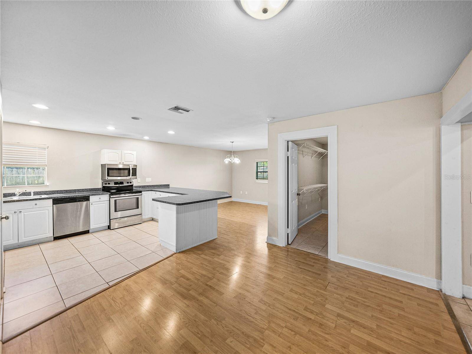 Lakeland, FL 33810,4230 VIOLA RD