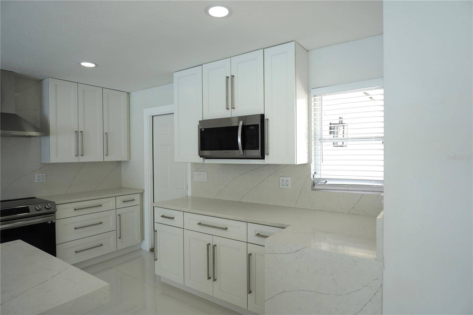 Sarasota, FL 34239,3364 ESPANOLA DR