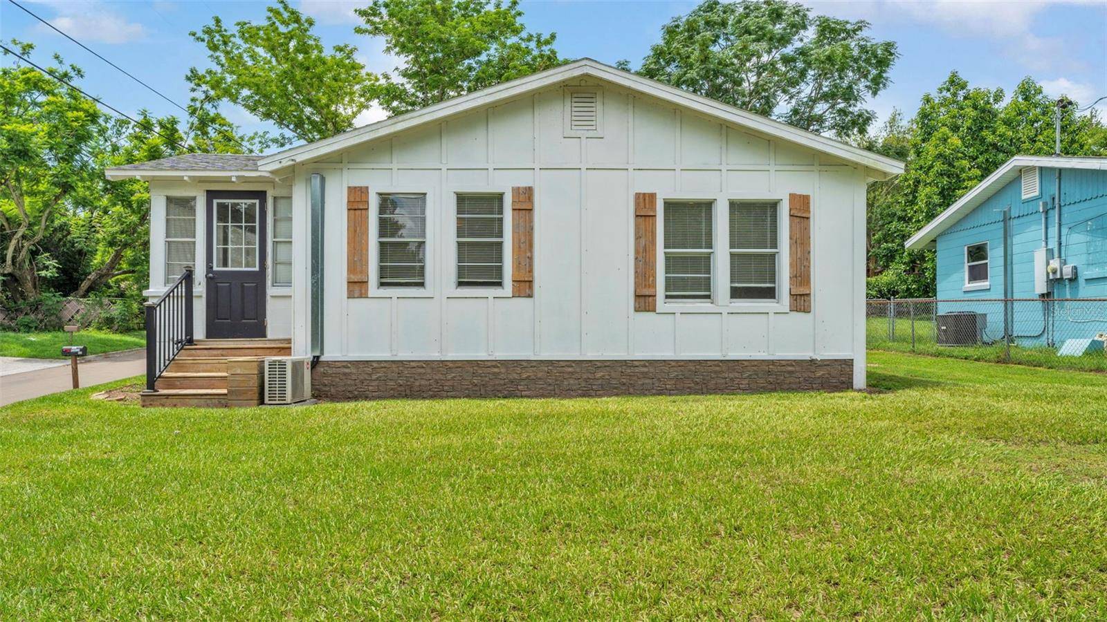 Lake Wales, FL 33853,301 WEAVER AVE