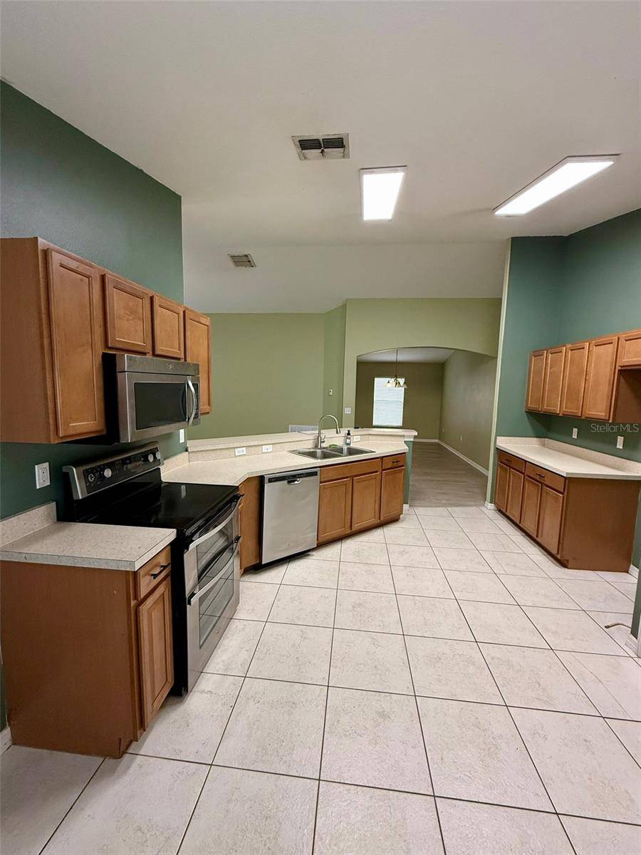 Lakeland, FL 33810,7198 CEDARCREST BLVD