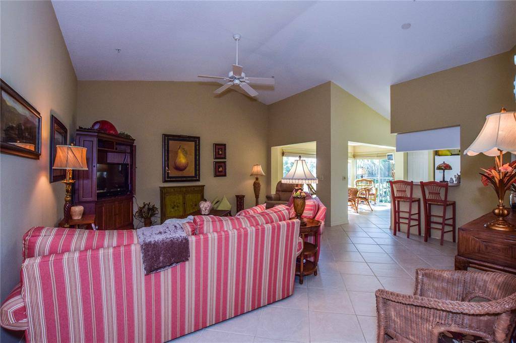 Venice, FL 34293,811 MONTROSE DR #202