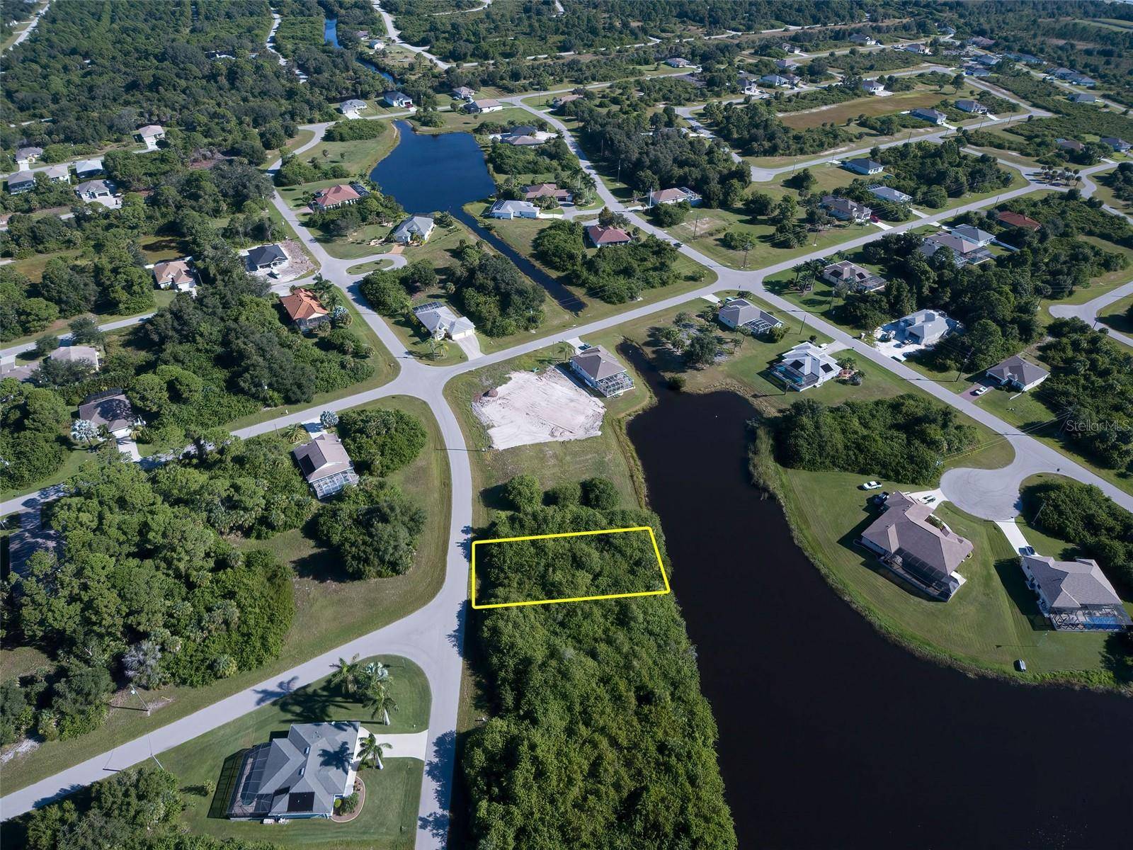 Rotonda West, FL 33947,169 REDWOOD RD