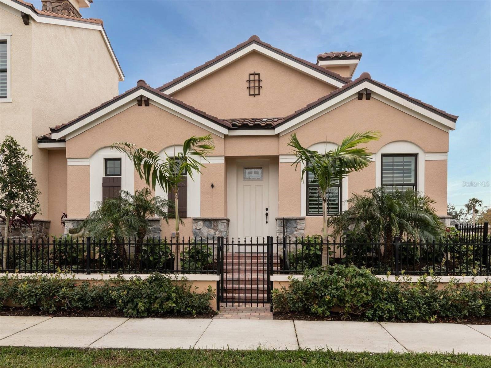 Venice, FL 34285,902 E VENICE AVE