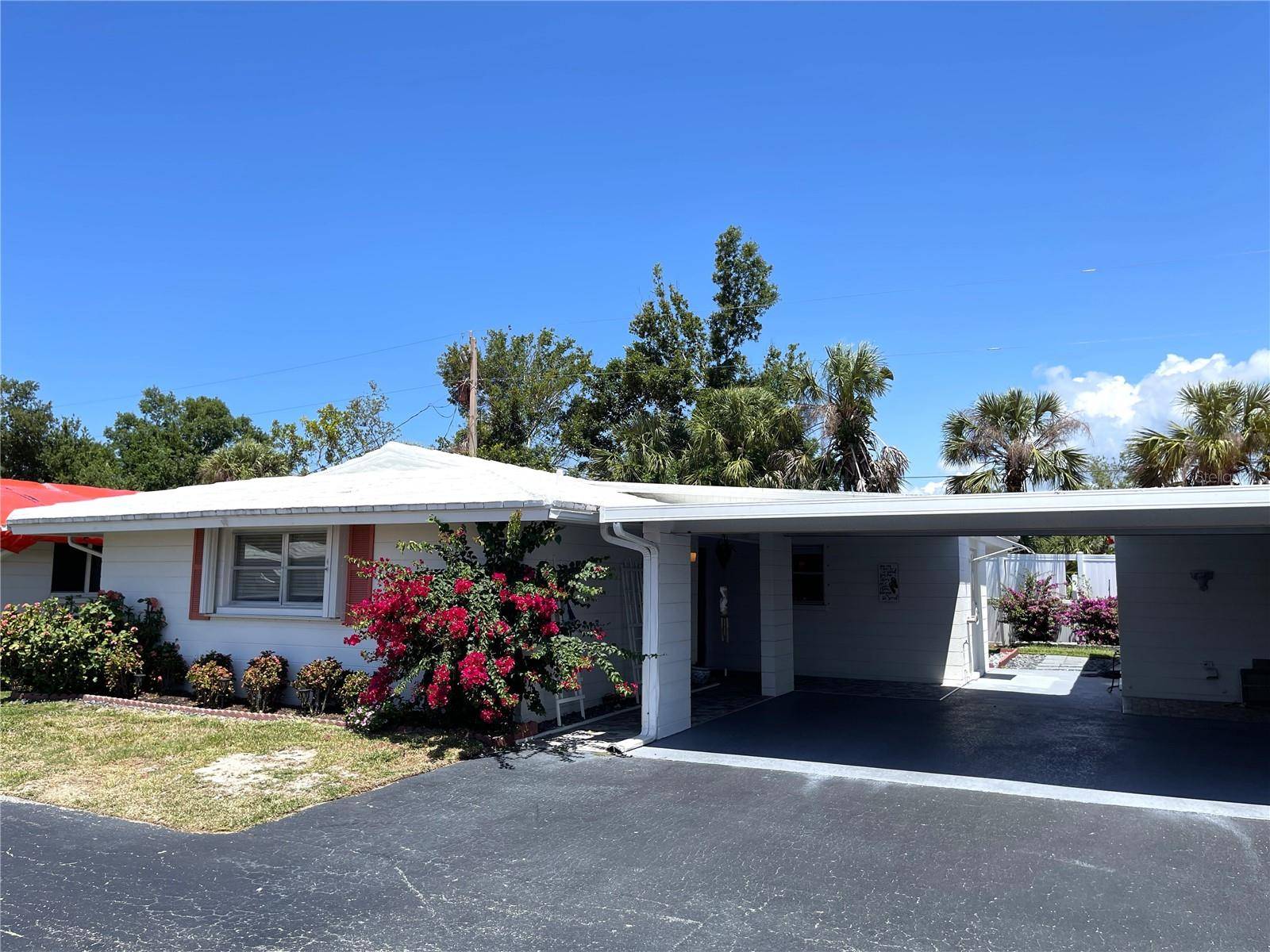 Venice, FL 34293,724 CARIBBEAN CIR #19