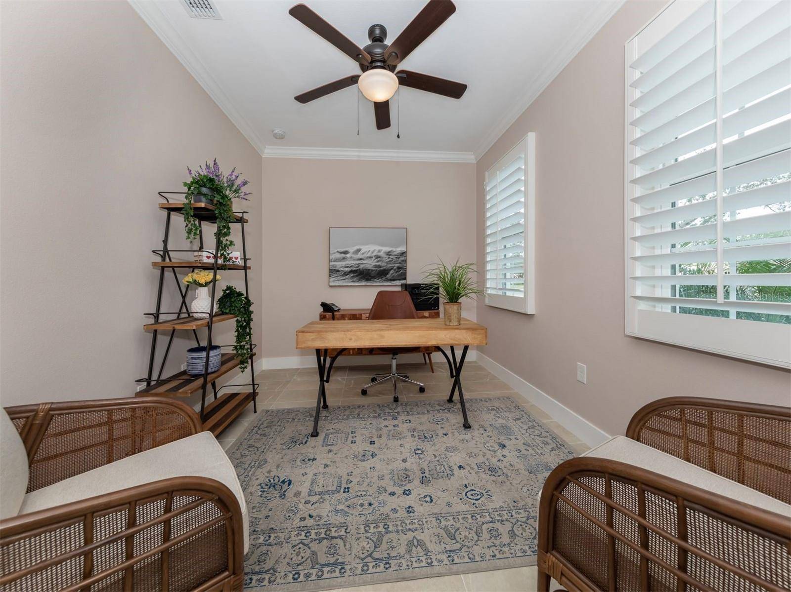 Venice, FL 34285,938 E VENICE AVE
