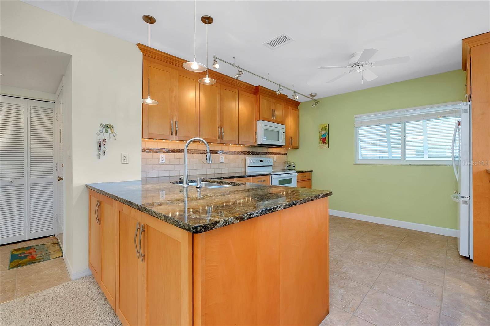 Venice, FL 34293,448 CERROMAR RD #286