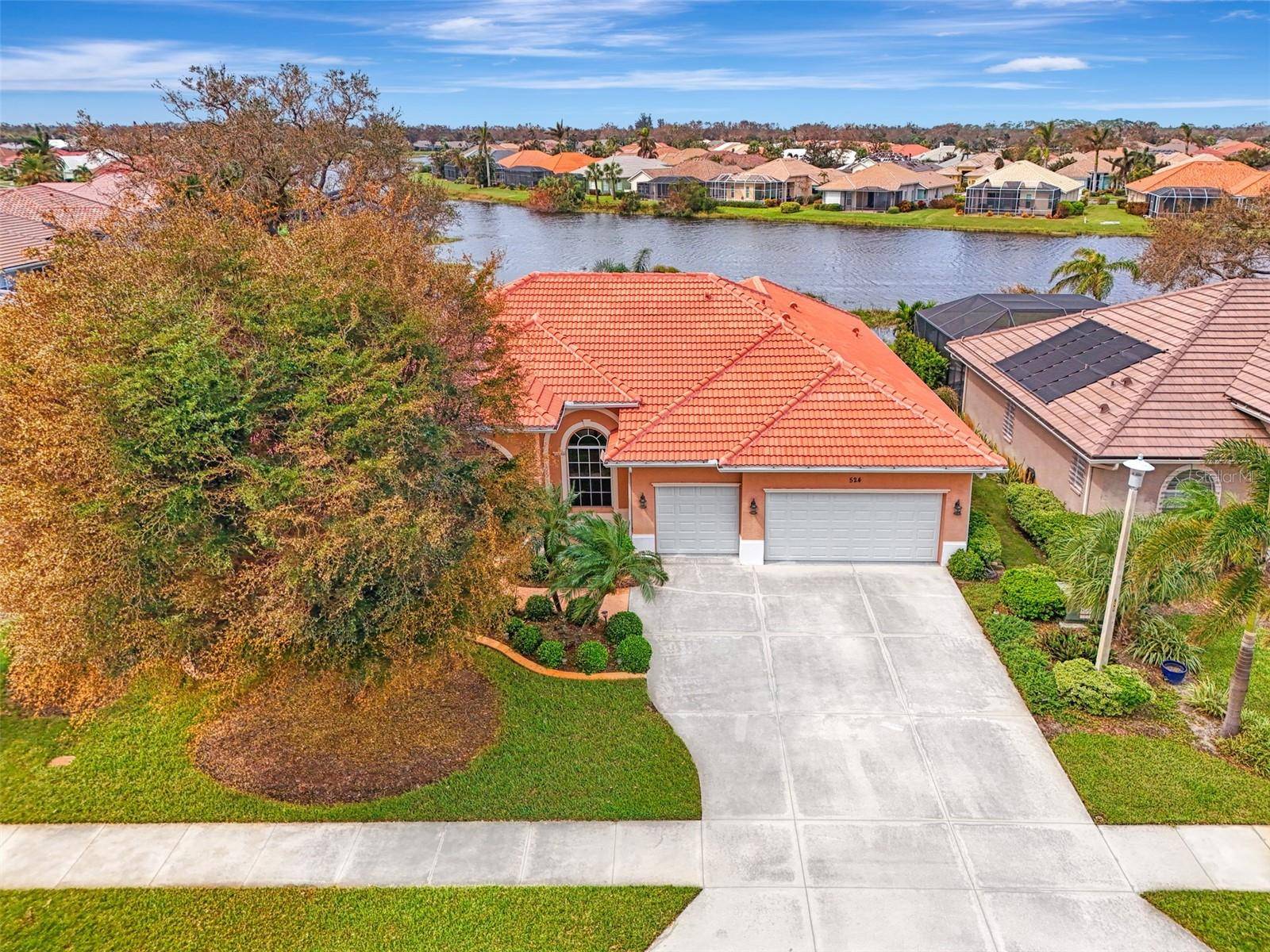 Venice, FL 34293,524 LAKE OF THE WOODS DR