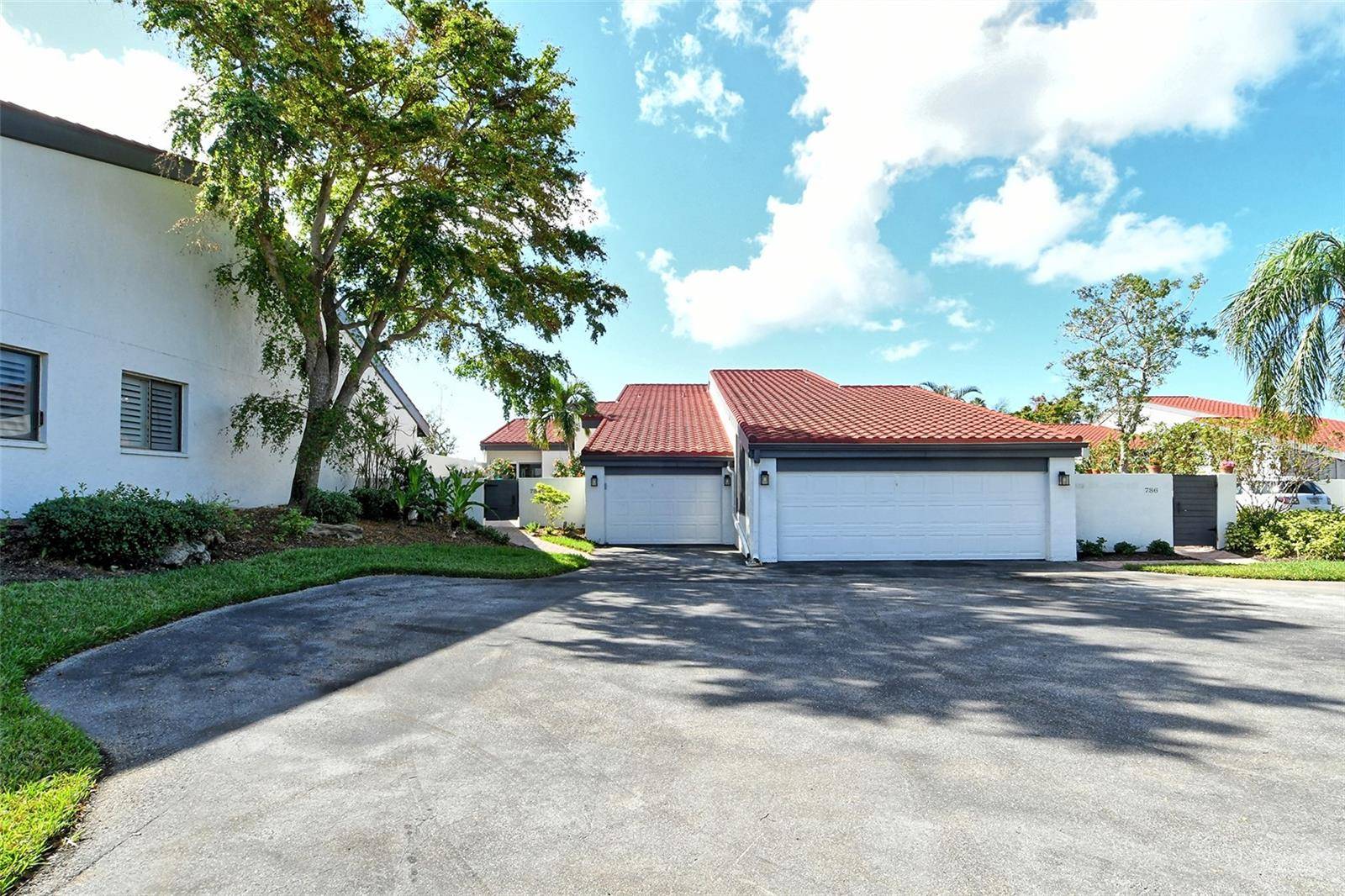 Osprey, FL 34229,784 SARABAY RD #18