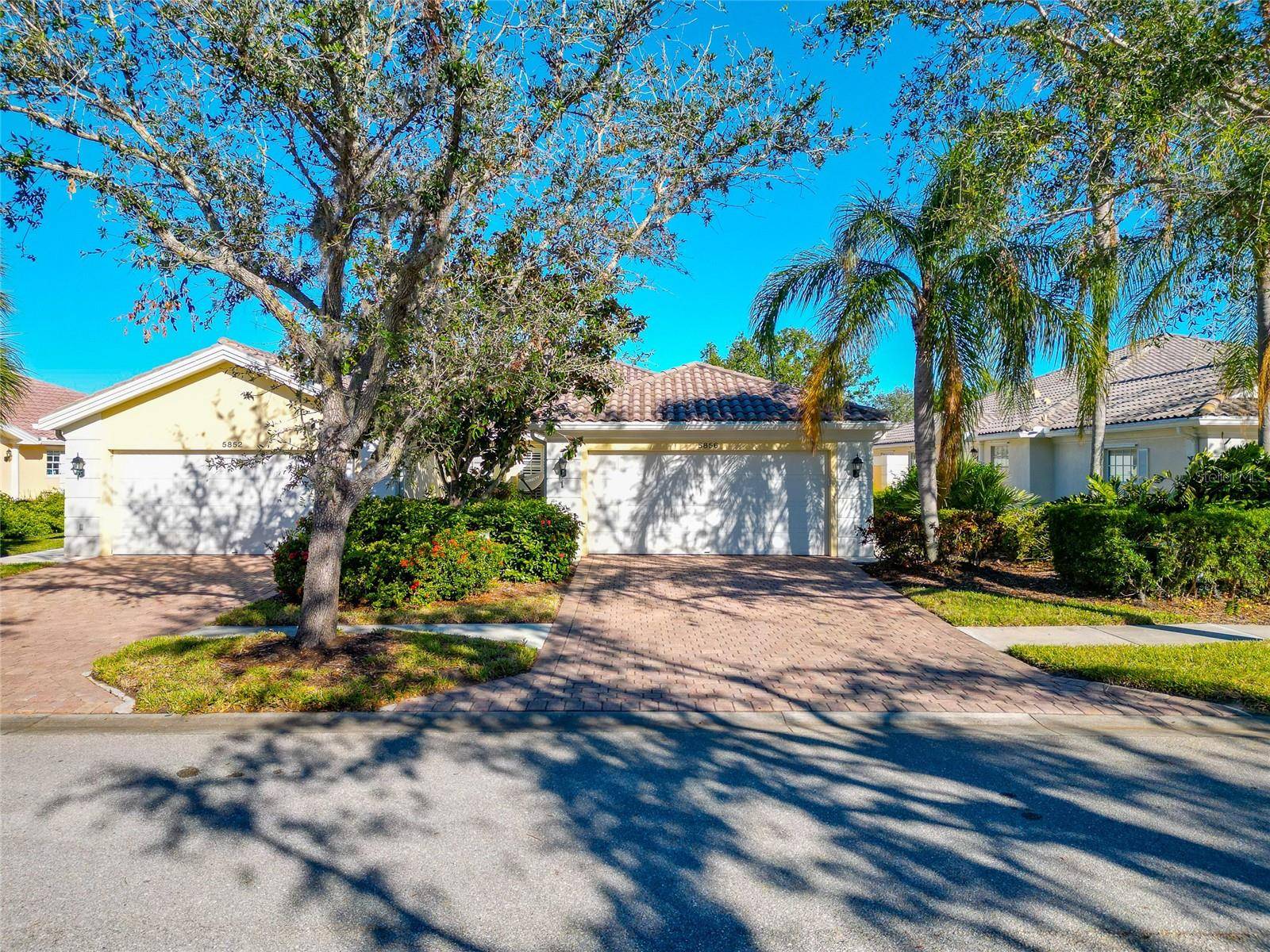 Sarasota, FL 34238,5856 HELICON PL