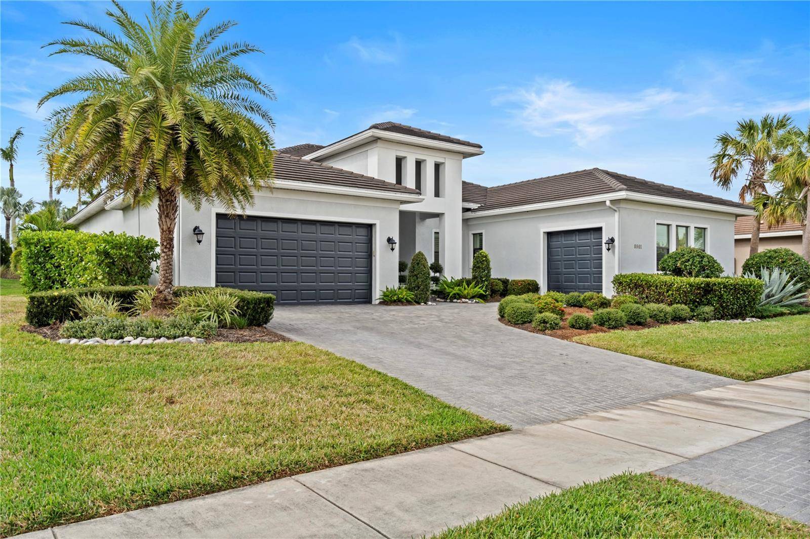 Sarasota, FL 34230,8901 ARTISAN WAY