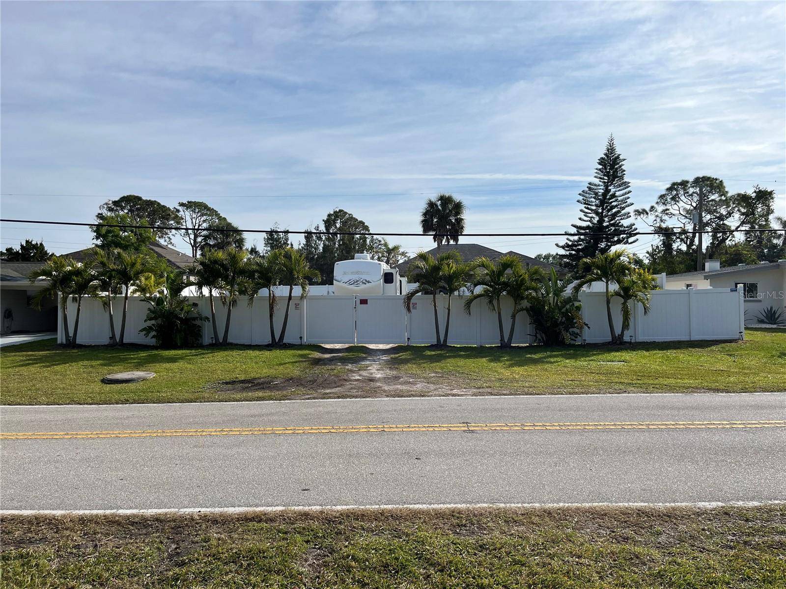 Venice, FL 34293,707 ALLIGATOR DR