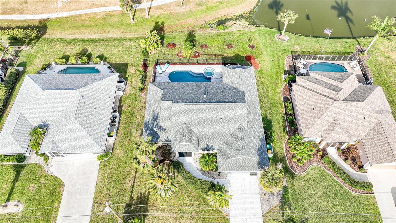 Rotonda West, FL 33947,8 BUNKER LN