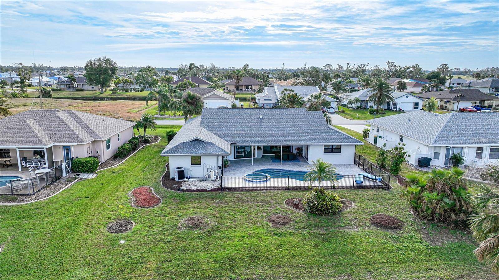 Rotonda West, FL 33947,8 BUNKER LN