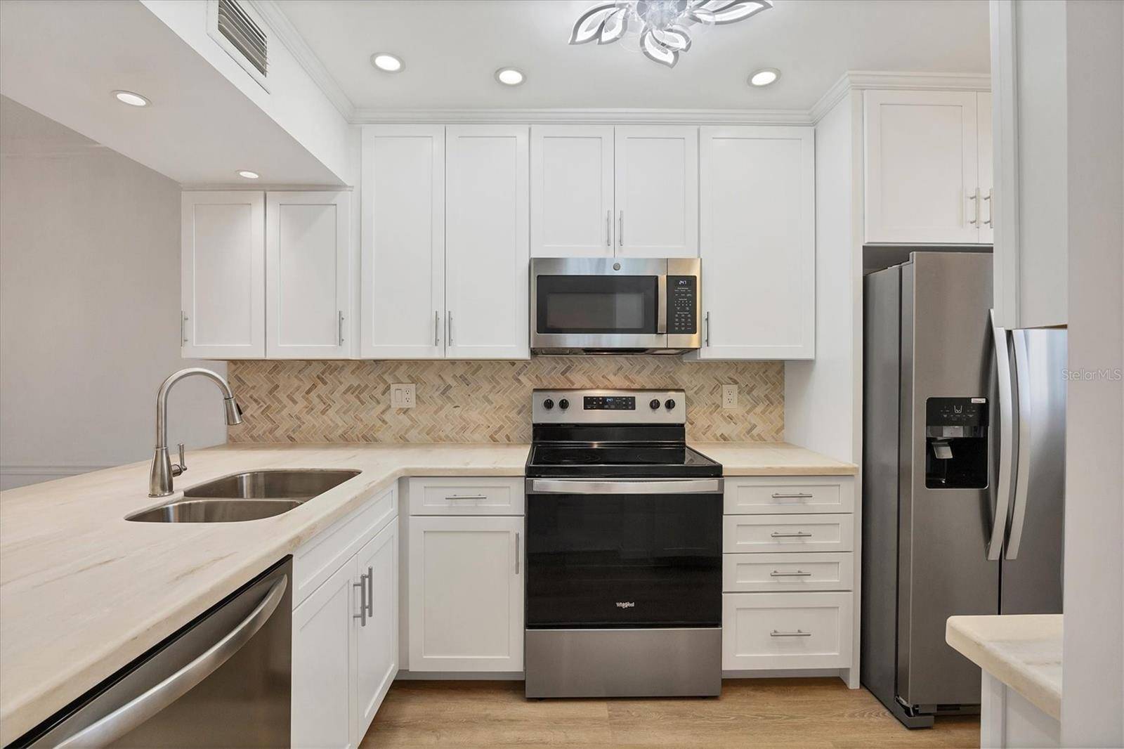 Venice, FL 34293,454 CERROMAR RD #174