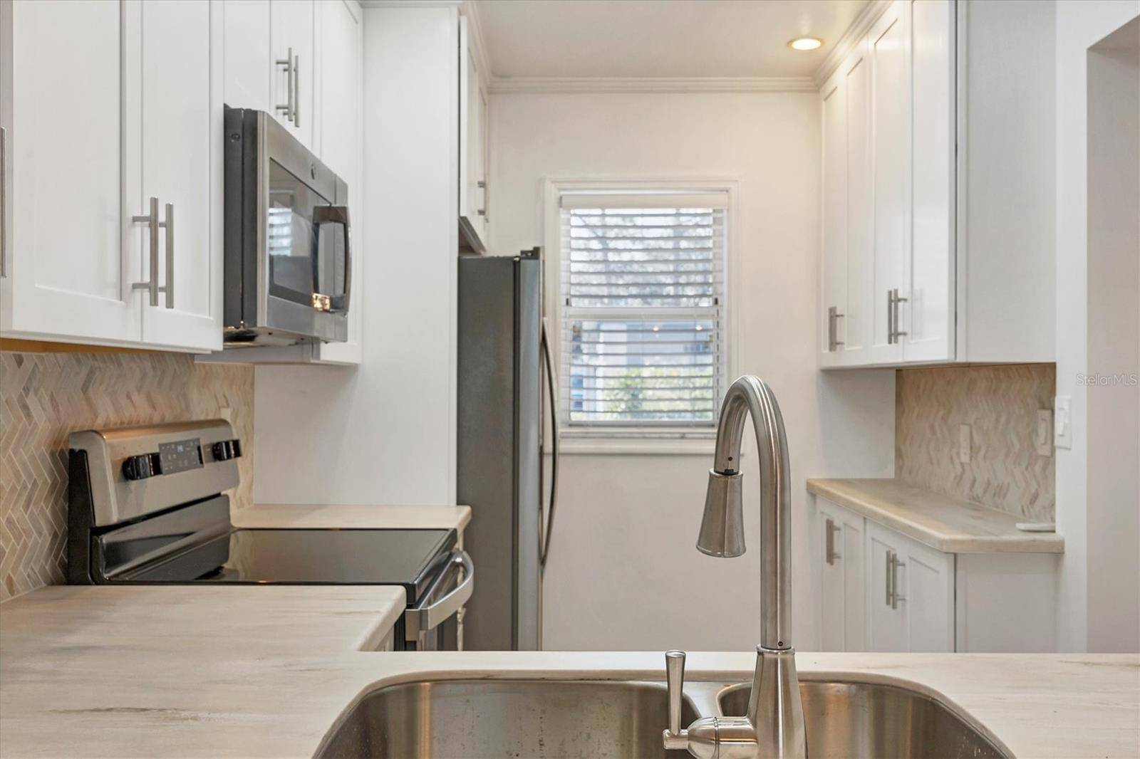 Venice, FL 34293,454 CERROMAR RD #174