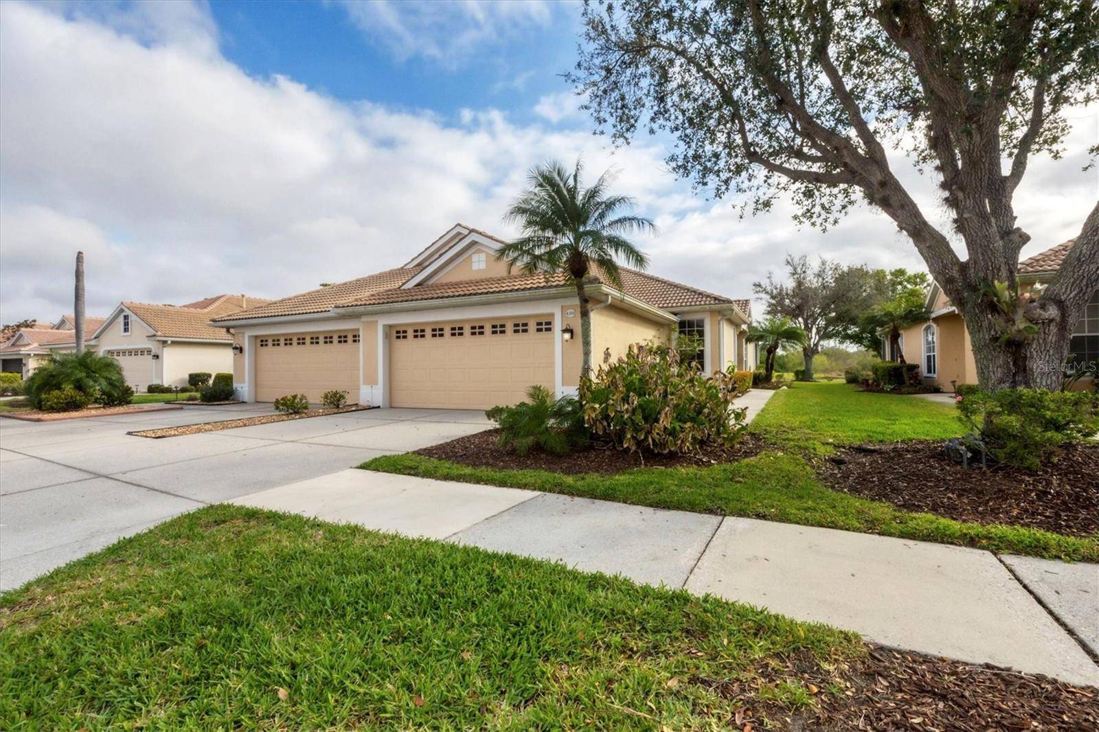 North Port, FL 34287,4301 WHISPERING OAKS DR