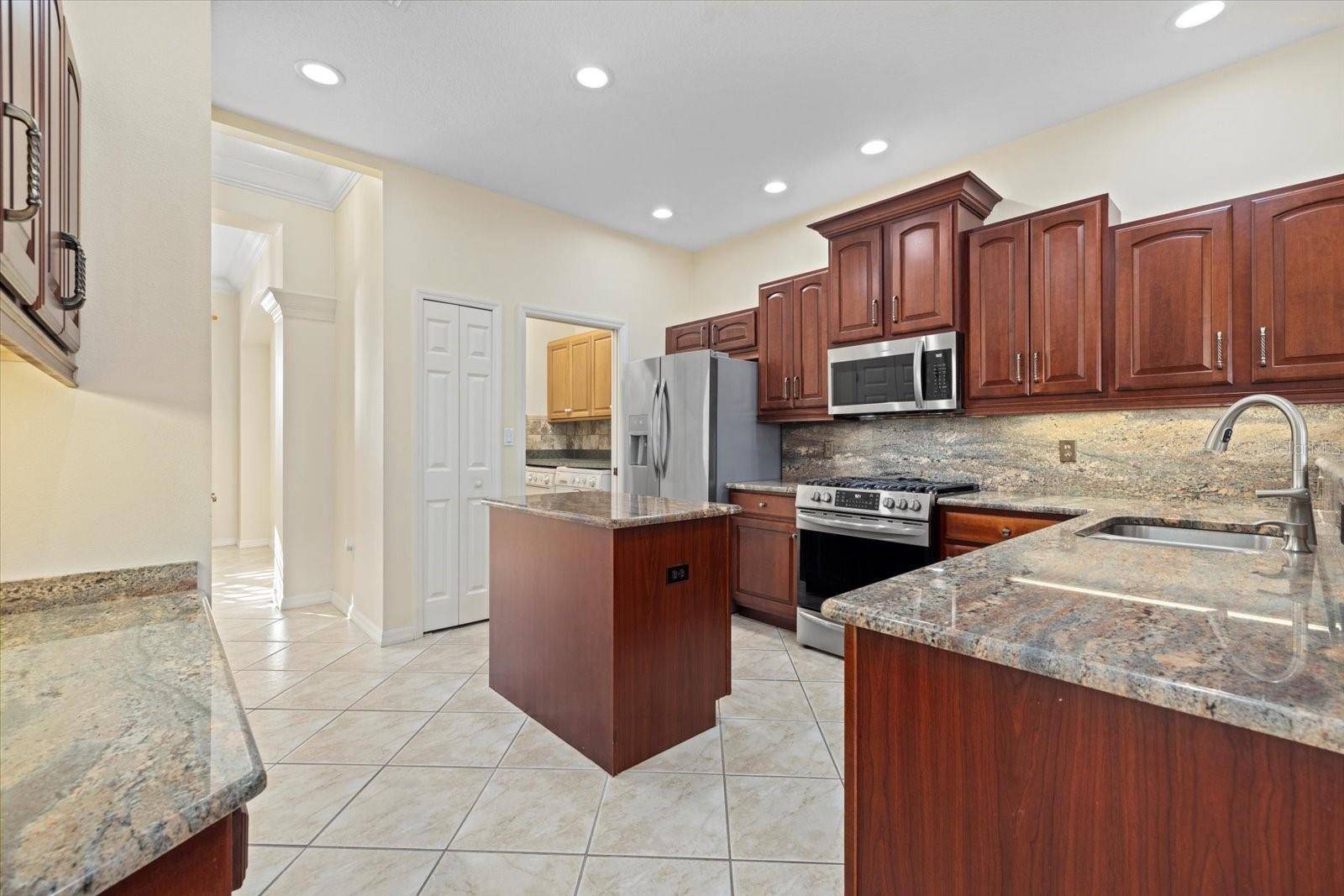 Bradenton, FL 34203,6210 CORMORANT CT