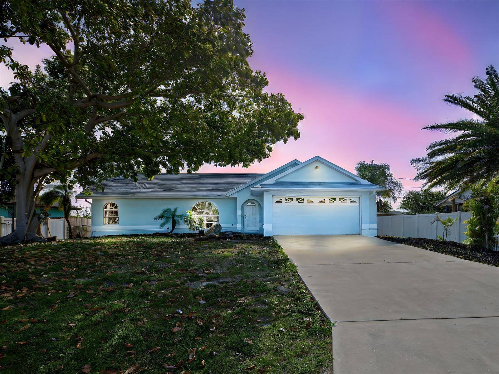 Port Charlotte, FL 33952,3192 PINETREE ST