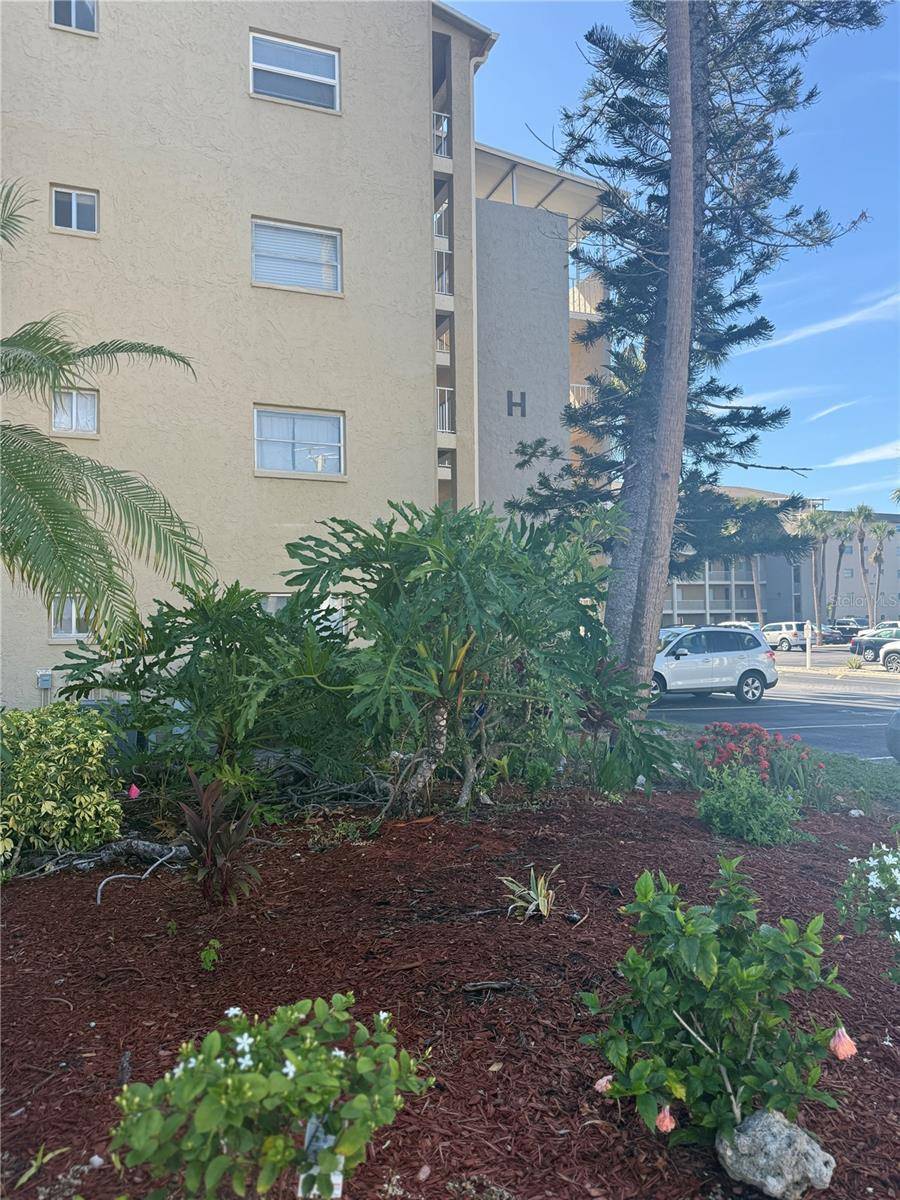 Bradenton, FL 34205,3697 LAKE BAYSHORE DR #H-109